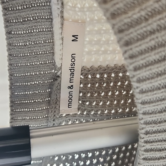 Colorblock Knit Top, Medium - Picture 2 of 7